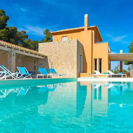 Emmelia & Amazing View With Pool *